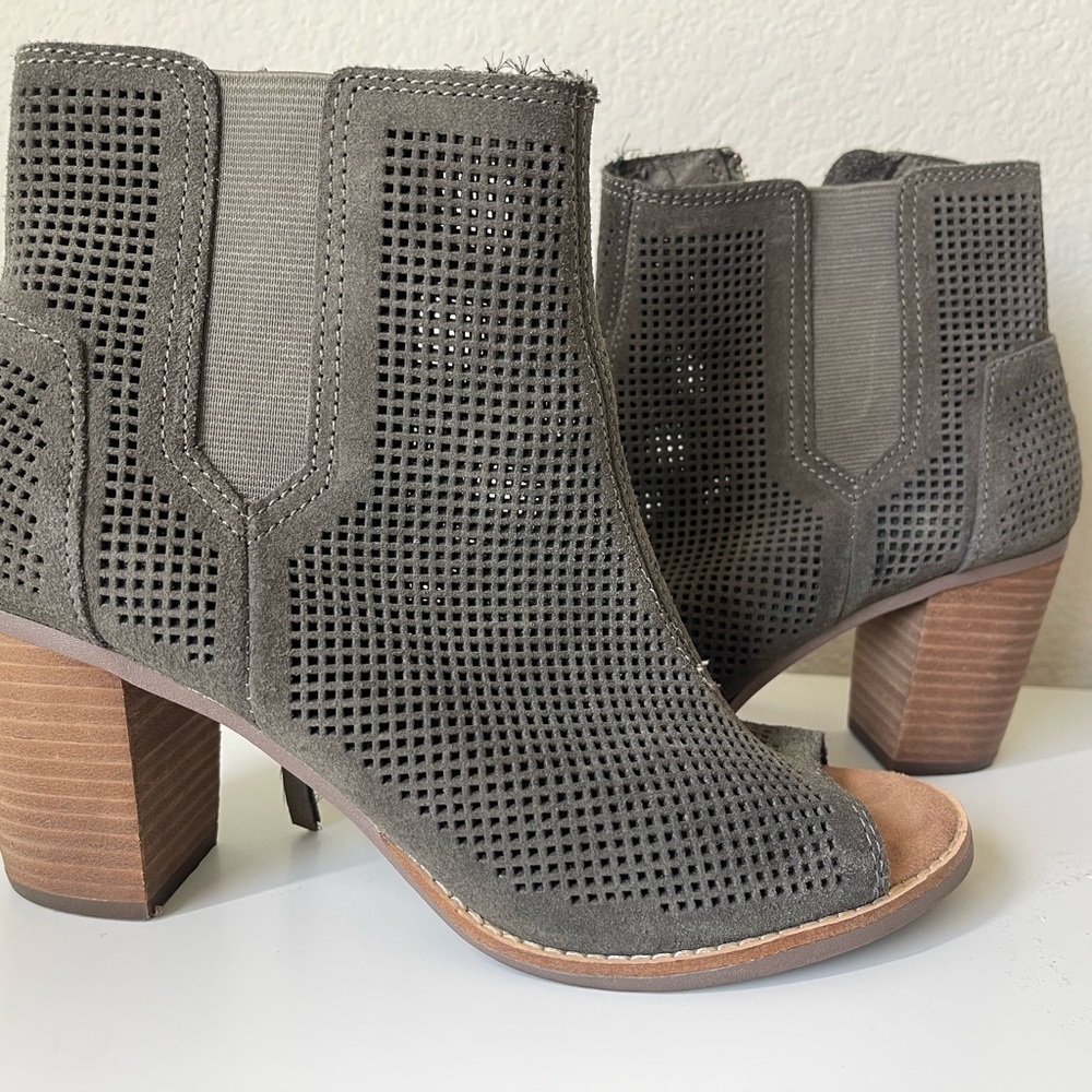 Tom’s Gray Perforated Women's Ankle Boots size 8.5 - Picture 5 of 6